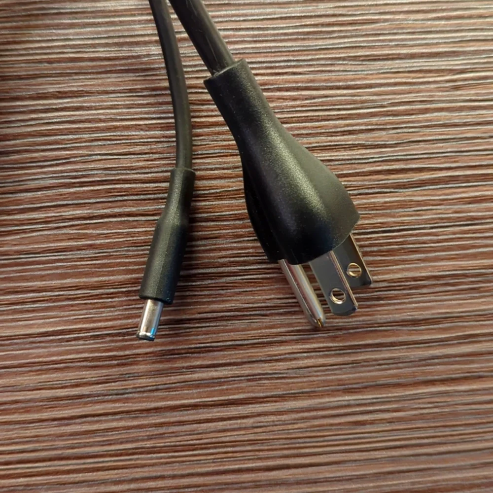 Genuine Dell 130w tip 4.5 mm power AC adapter for Dell XPS 15. 9530 9550